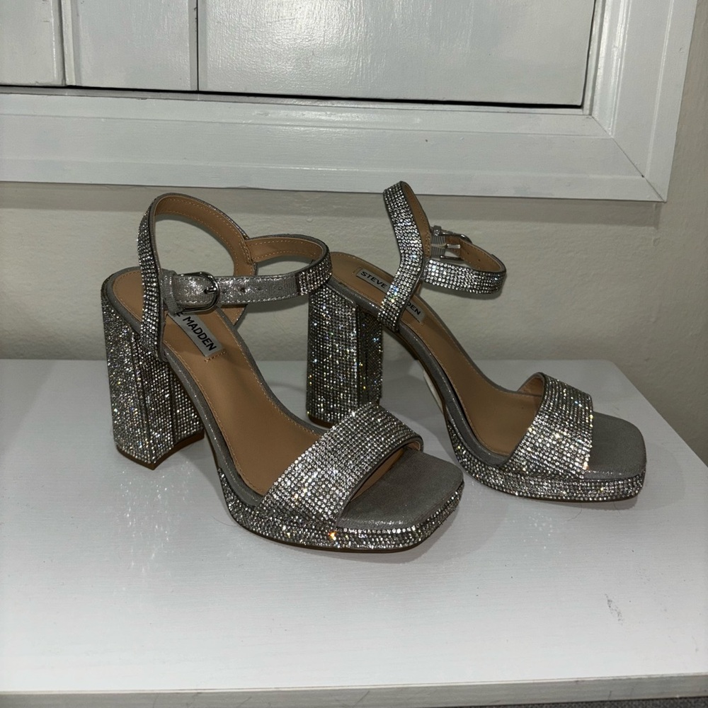 BRAND NEW Steve Madden rhinestoned heels